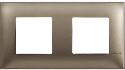 Рамка ТИТАН 2х2 мод. НЕМСКИ СТАНДАРТ за монтаж върху носещи рамка 2х2 мод. /блистер/ Classia Bticino