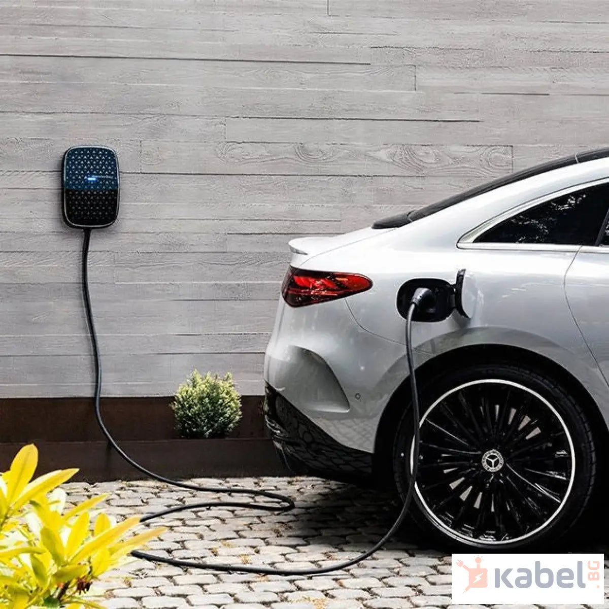ЗАРЯДНА СТАНЦИЯ MERCEDES-BENZ CONNECT 4G 6 М КАБЕЛ ТИП 2 | 22 KW AC | ЧЕРЕН ЦВЯТ