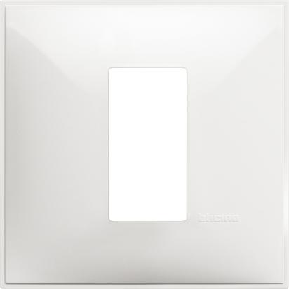 Рамка БЯЛ 1 мод. НЕМСКИ СТАНДАРТ за монтаж върху носеща рамка 2 мод. /блистер/ Classia Bticino