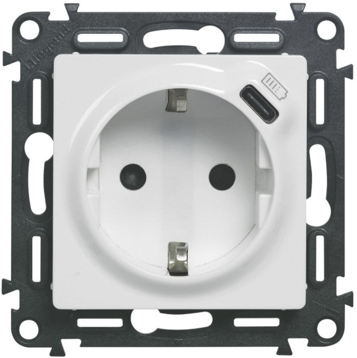 Контакт ШУКО 2P+E 16A + USB тип C 1.5A 7.5W цвят Бял Valena Life Legrand