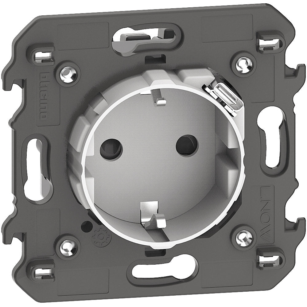 Контакт ШУКО 2P+E 16A + USB тип C 1.5A 7.5W с носеща рамка 2 мод. цвят Бял Living Now Bticino