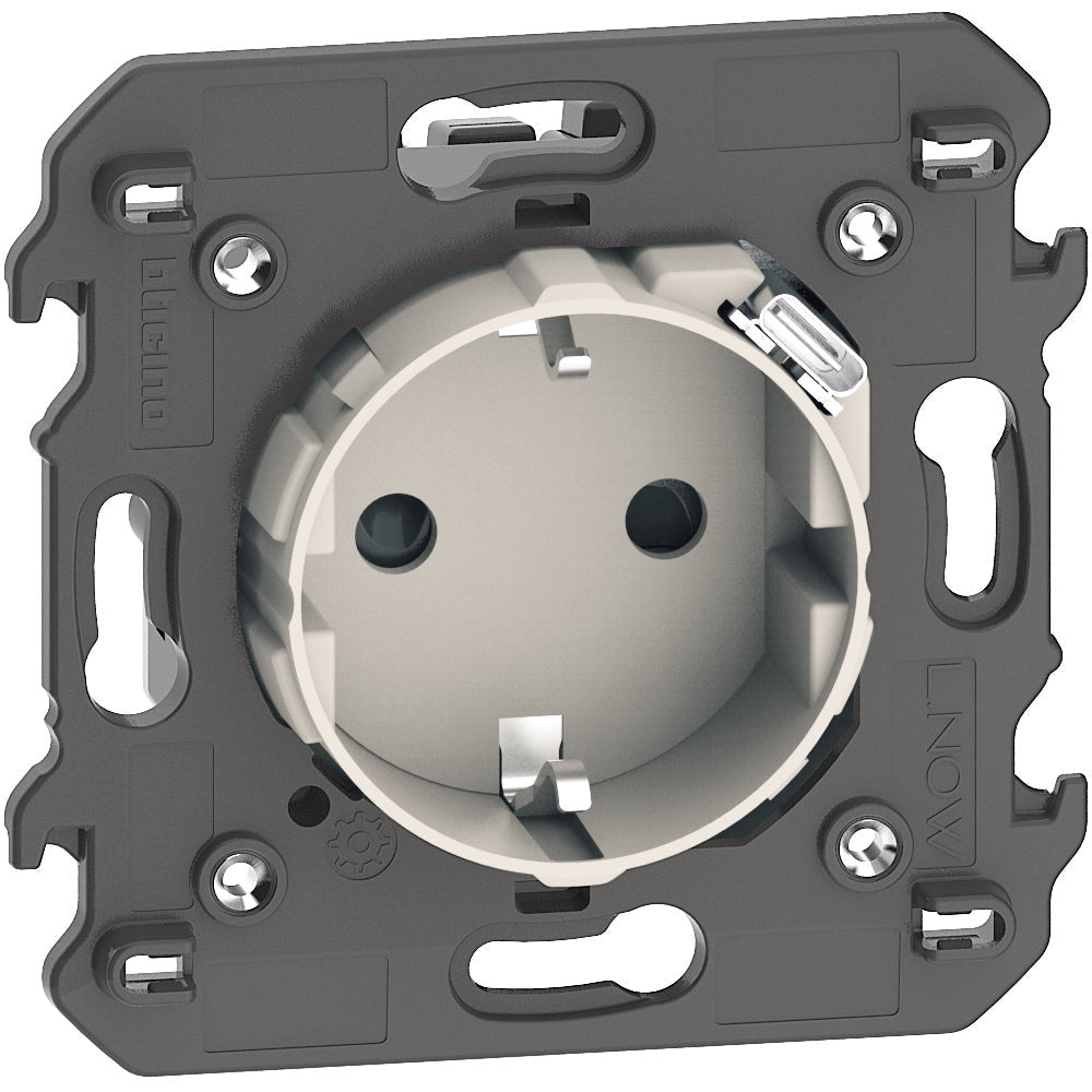 Контакт ШУКО 2P+E 16A + USB тип C 1.5A 7.5W с носеща рамка 2 мод. цвят Крем Living Now Bticino