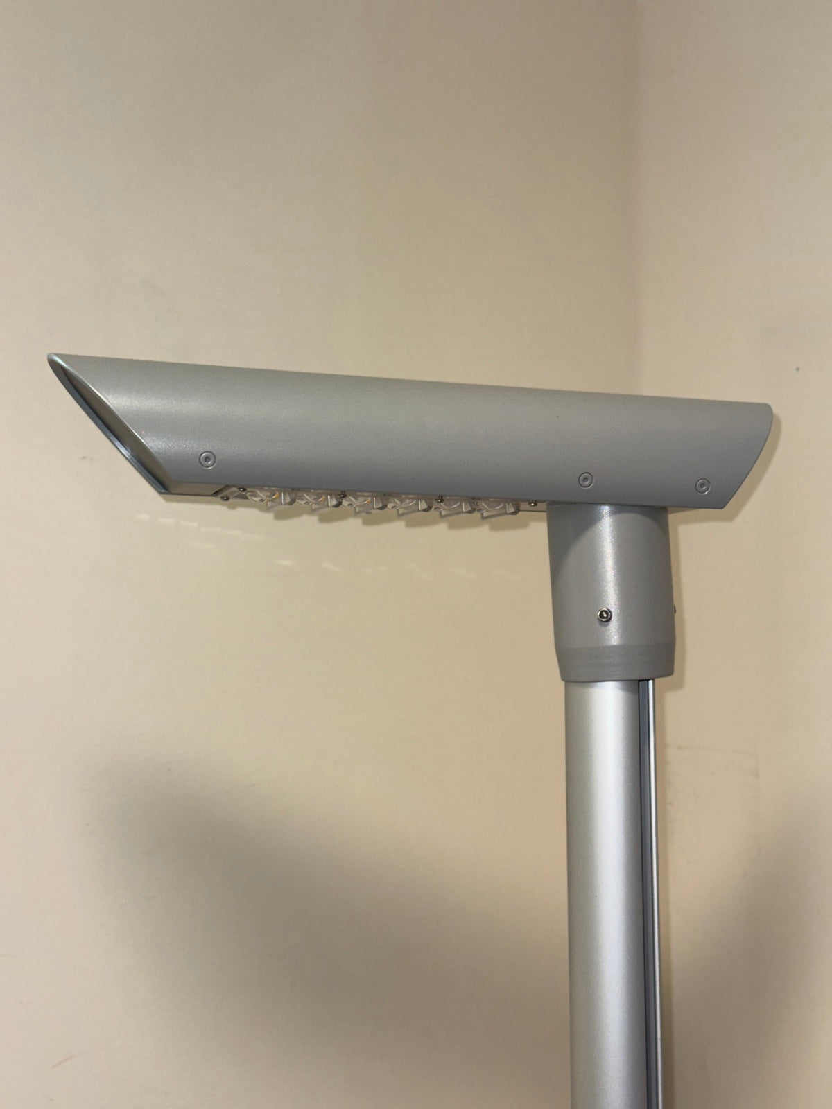 WIND LED Светлинна ефективност 12-36W 135-165 lm/W 3000K/4000K/5000K