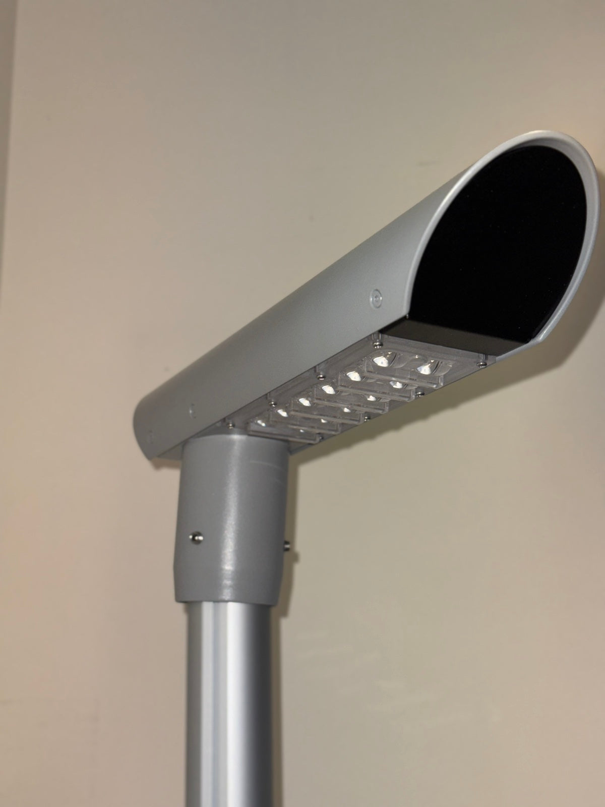 WIND LED Светлинна ефективност 12-36W 135-165 lm/W 3000K/4000K/5000K